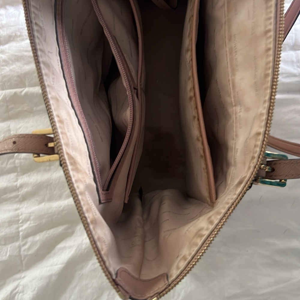 Authentic Michael Kors Handbag - image 5